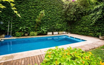 Comment fabriquer une piscine en container avec une terrasse en bois coulissante ?